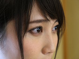 素人娘の全裸図鑑8 今時の女の子12名が恥らいながら脱衣していく様子をじっくり撮影した、変態紳士のためのヘアヌードコレクション　サンプル画像05